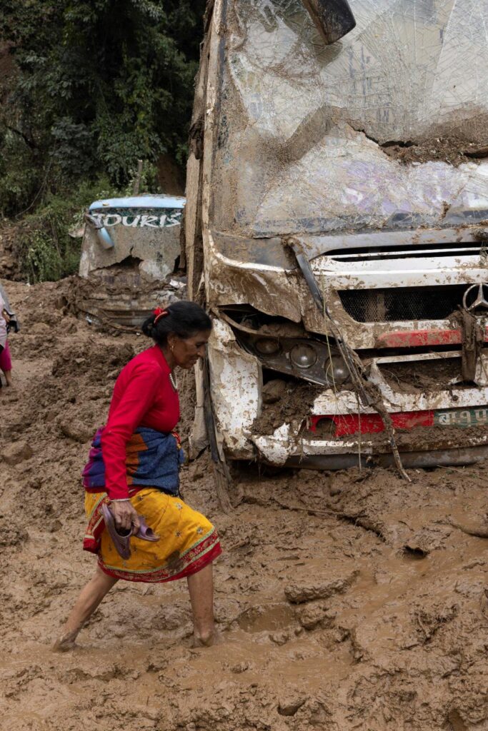 alluvioni e frane in nepal