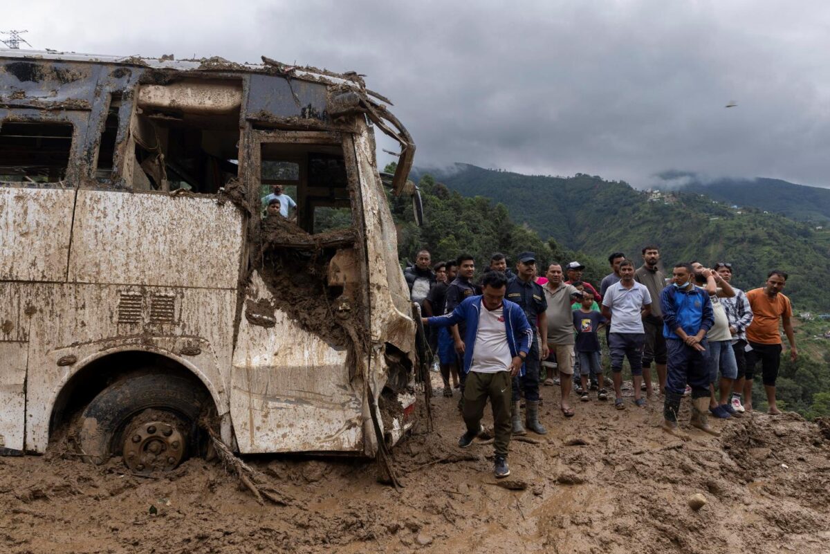 alluvioni e frane in nepal