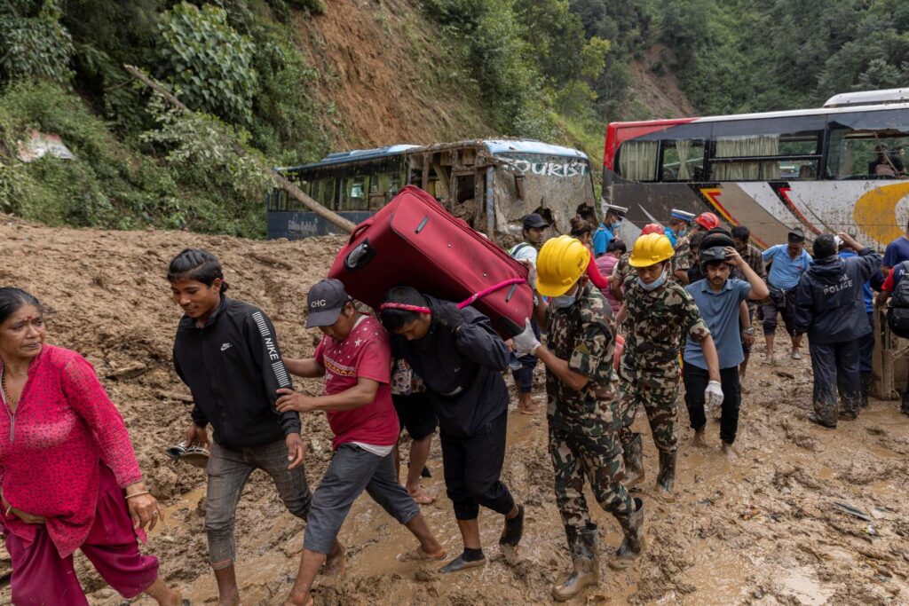 alluvioni e frane in nepal