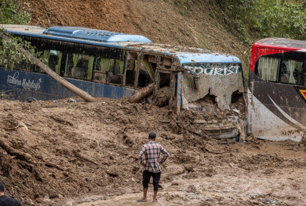 alluvioni e frane in nepal