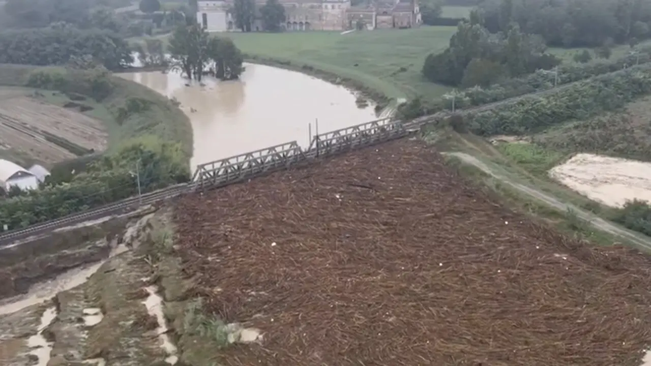 diga tronchi esondazione fiume lamone ponte ferrovia boncellino video