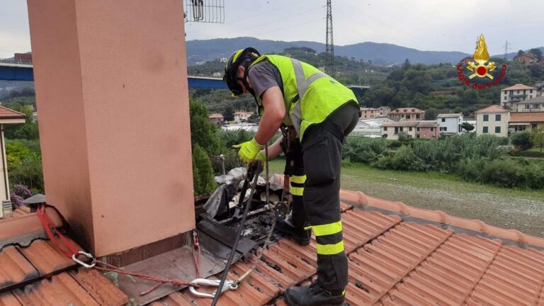 fulmine incendio casa chiavari