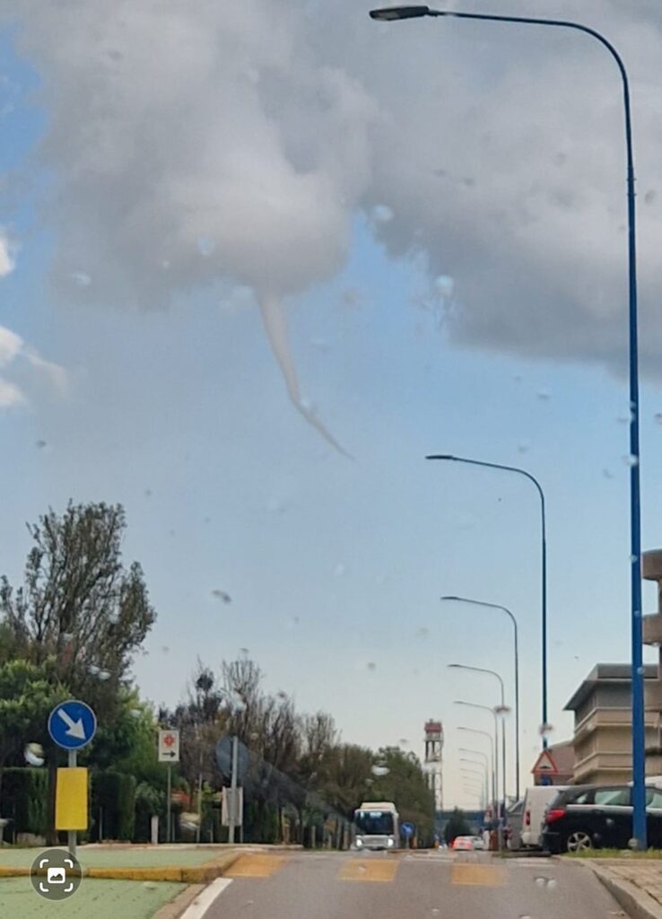 funnel cloud brescia