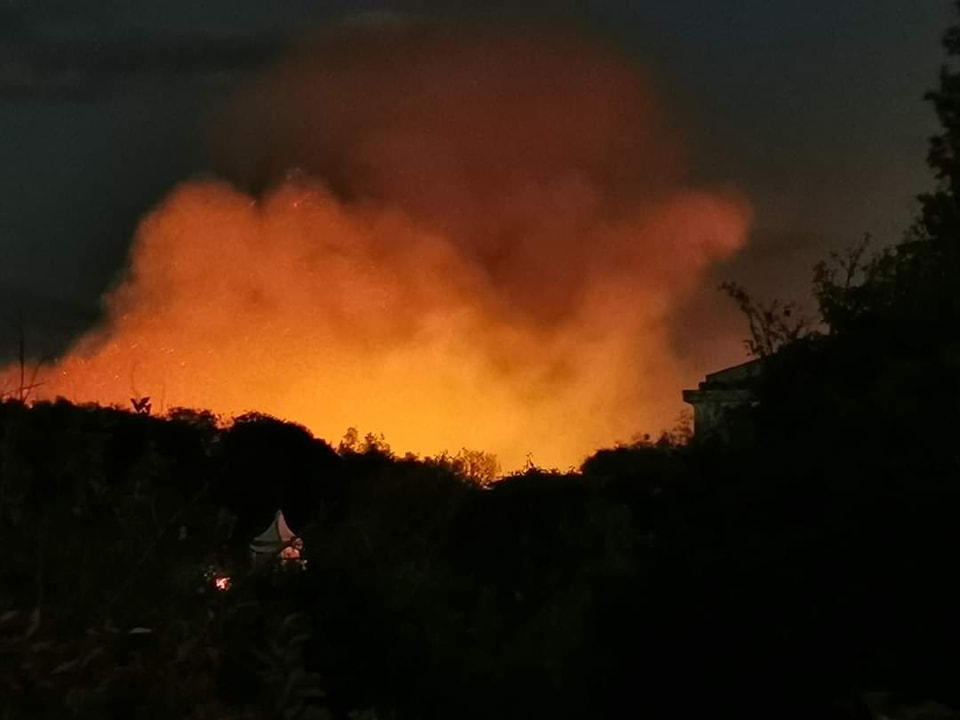 incendio acireale sicilia