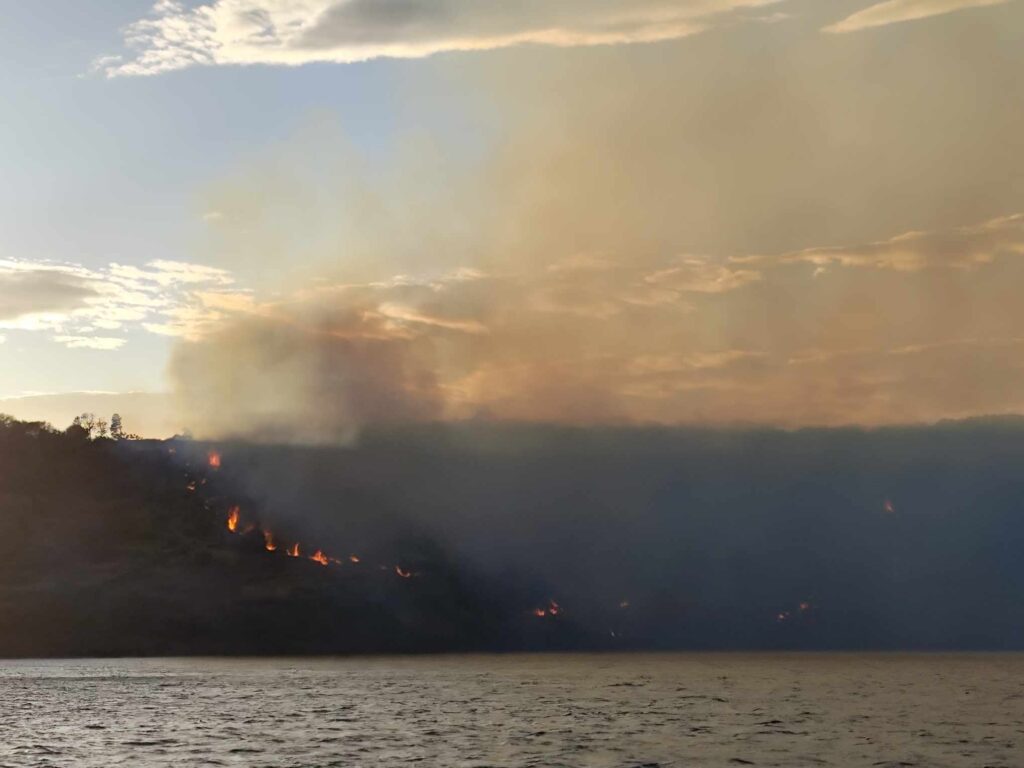 incendio acireale sicilia