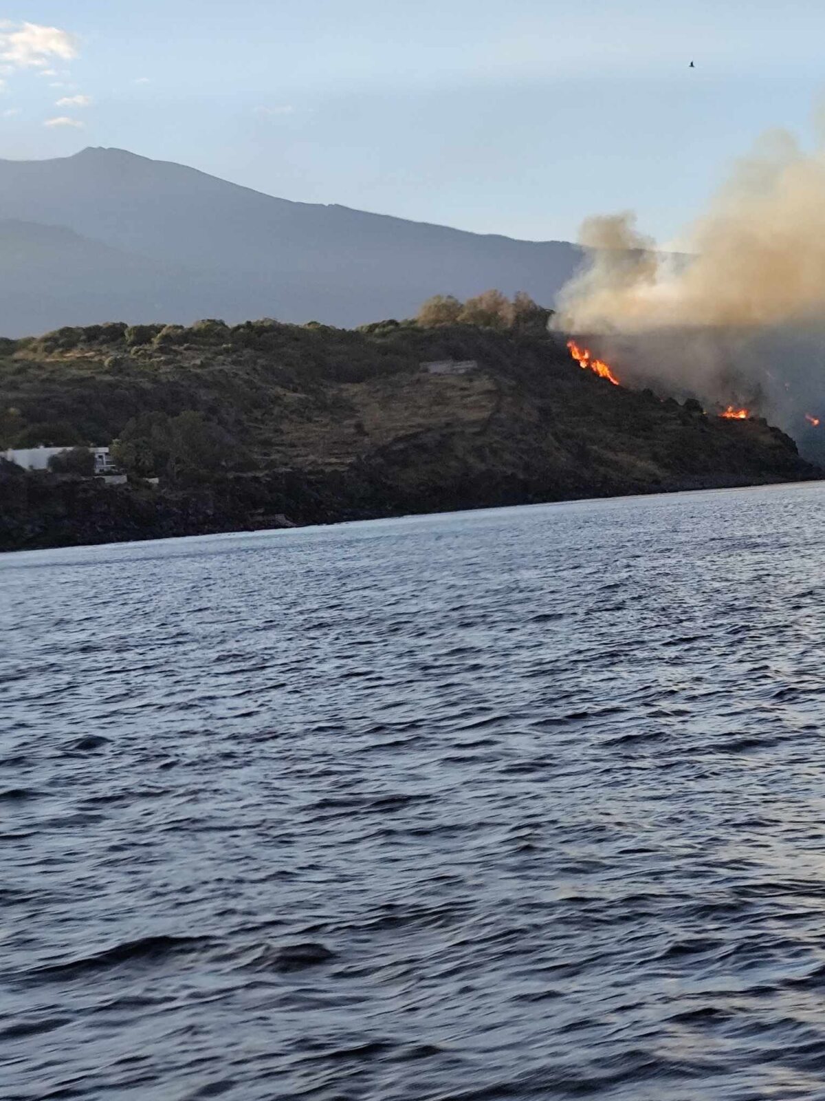 incendio acireale sicilia