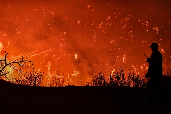 incendio corinto grecia