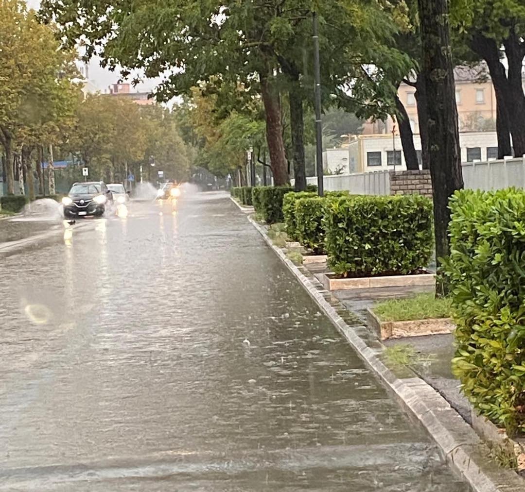 maltempo allagamenti cesenatico emilia romagna