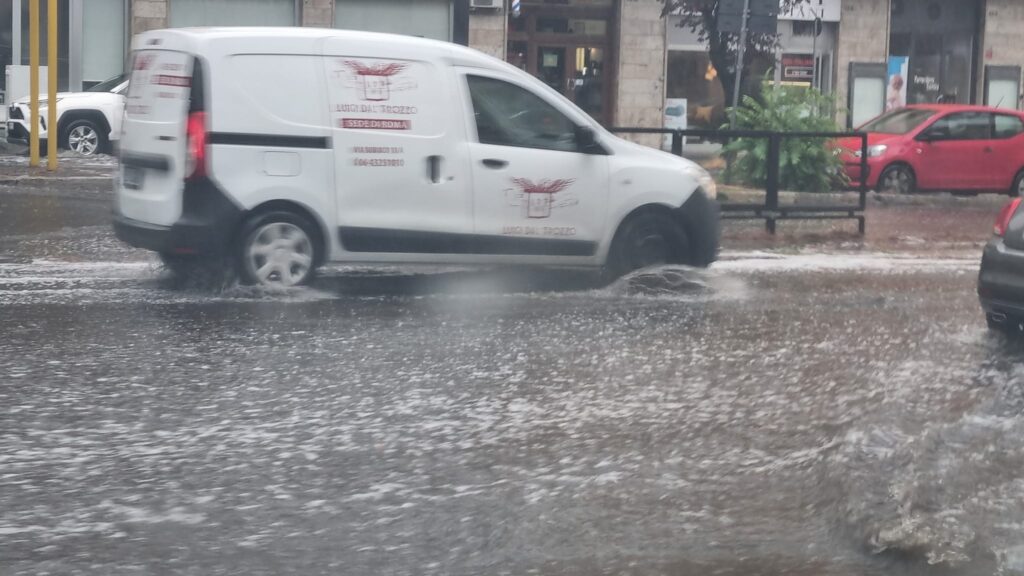 maltempo nubifragio oggi roma