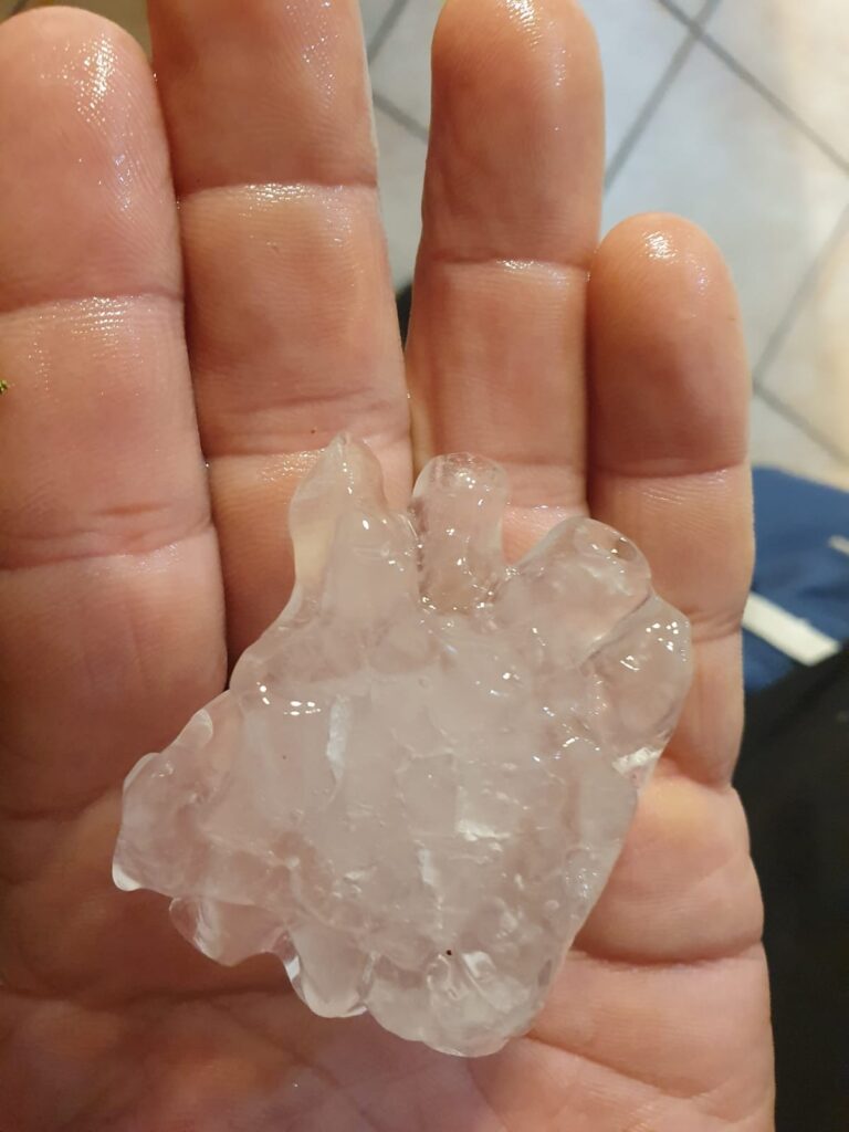 maltempo oggi grandine versilia toscana