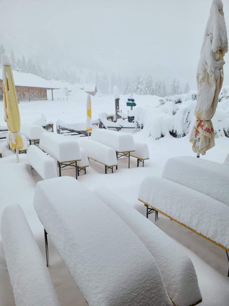 Alpi sommerse dalla neve in Austria: accumuli eccezionali a Obertauern