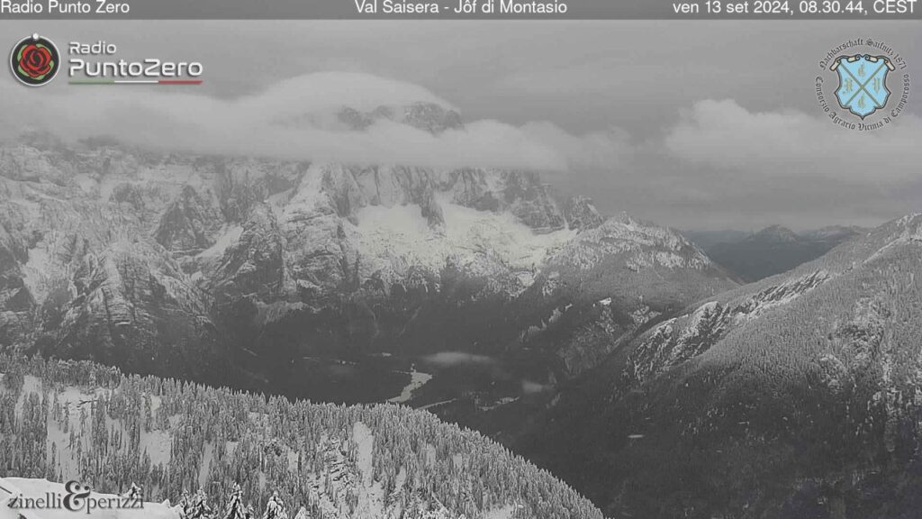 Tanta neve in Friuli Venezia Giulia: il Monte Lussari sopra Tarvisio sulle Alpi Giulie