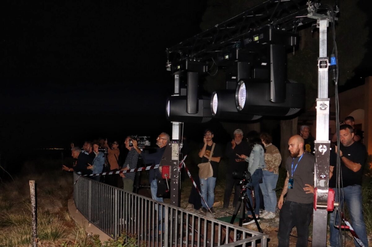 ponte sullo stretto fasci luce biennale