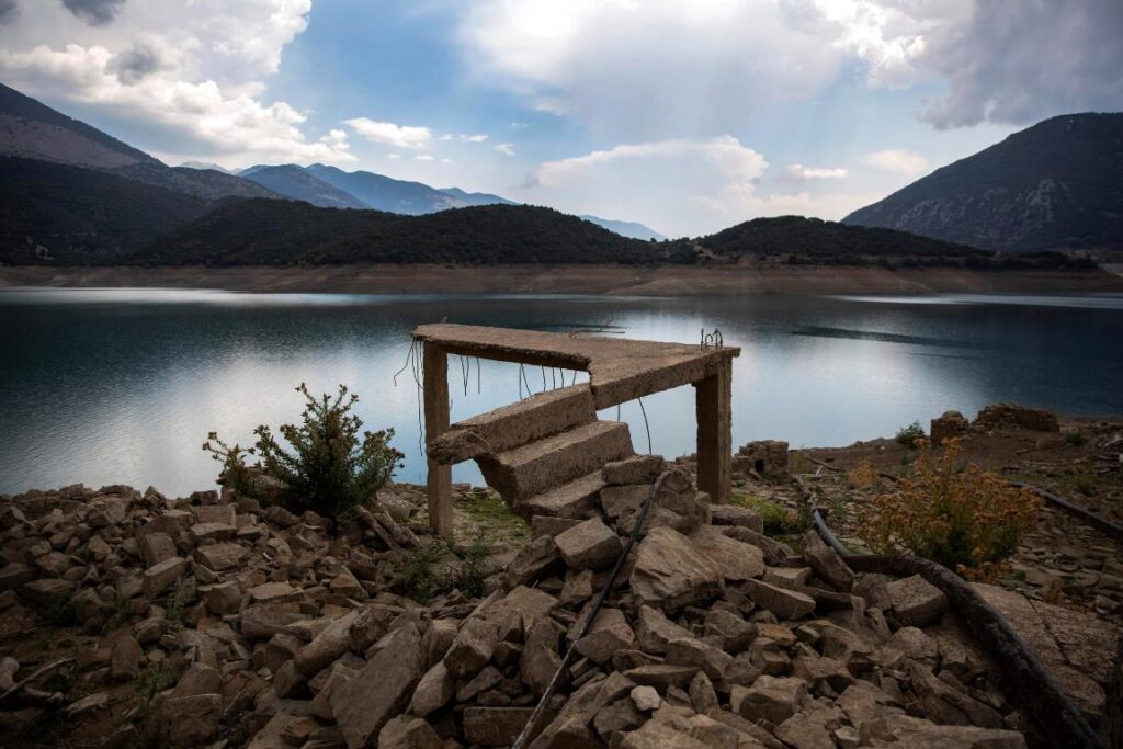 siccità grecia lago