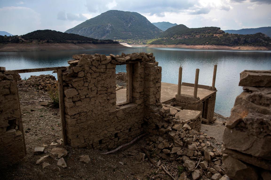 siccità grecia lago