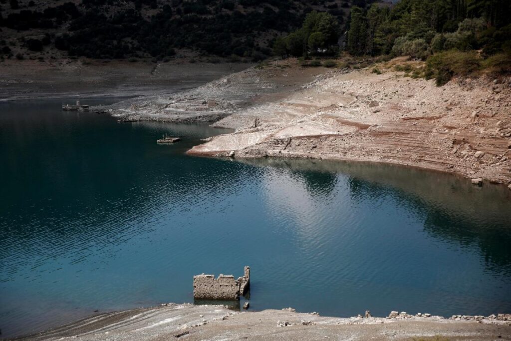 siccità grecia lago