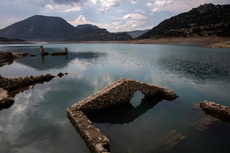 siccità grecia lago