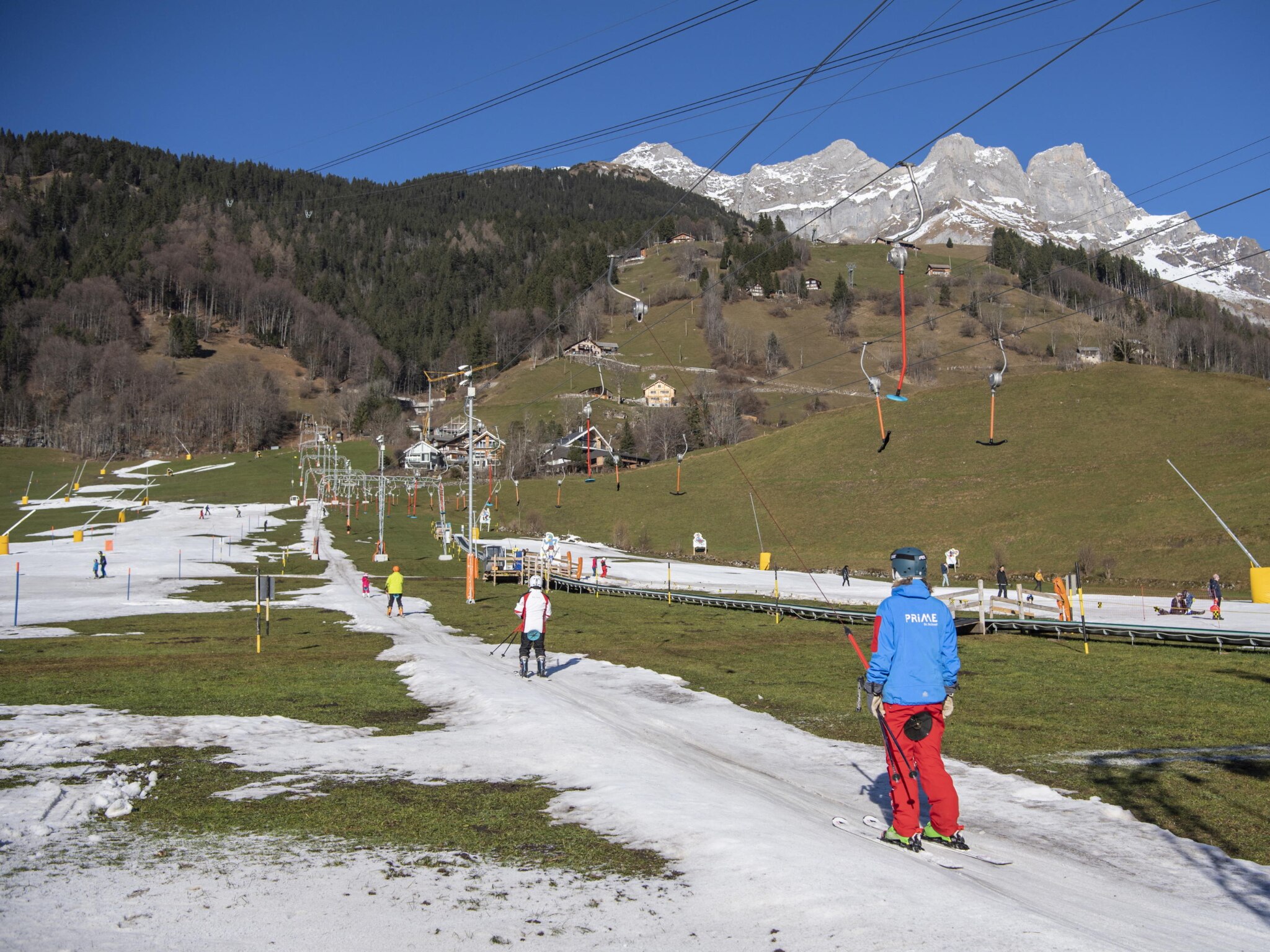 Alpi e Appennini ancora prive di neve