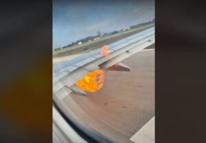 aereo motore fiamme ryanair