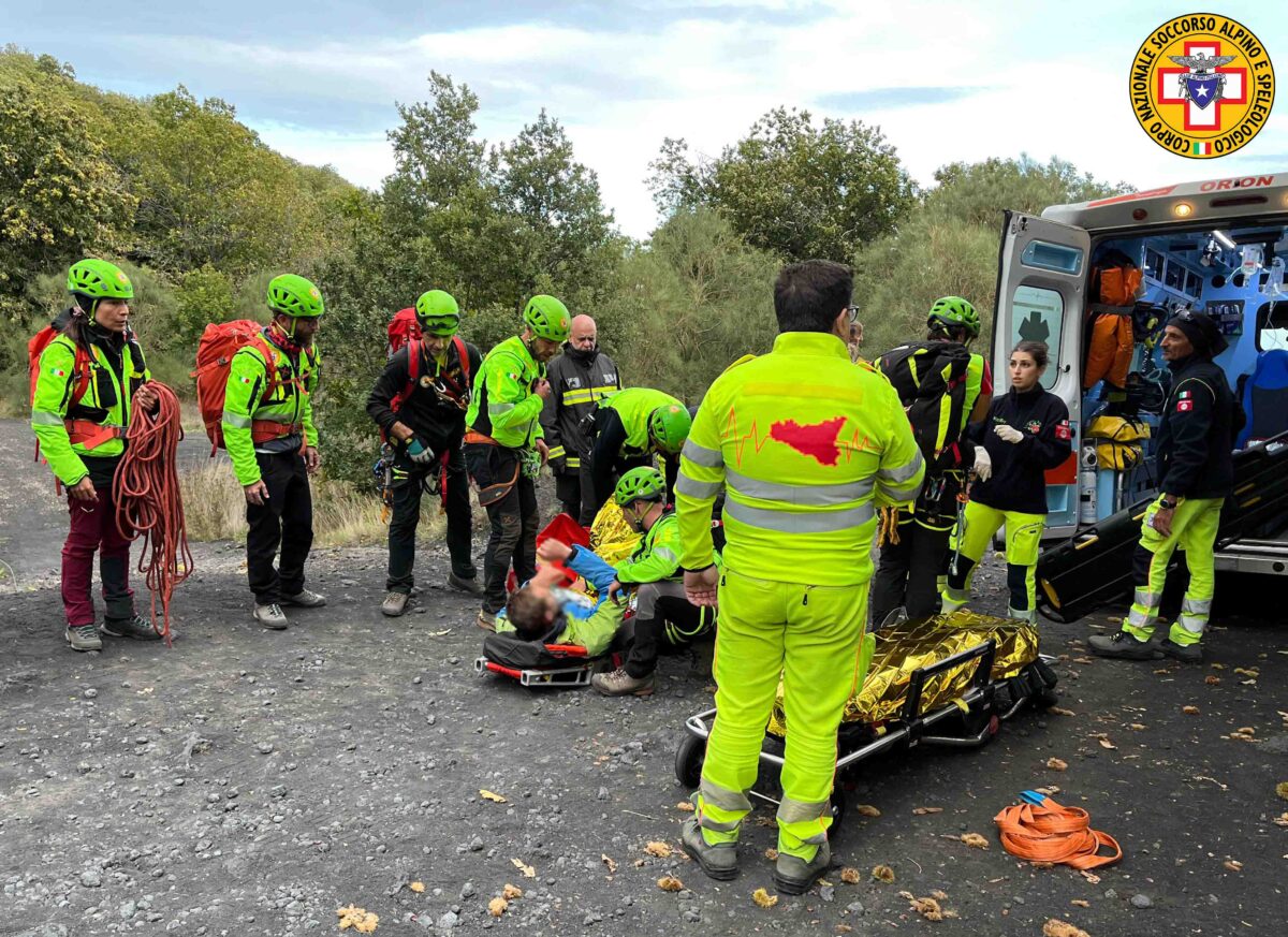 escursionista soccorso alpino etna