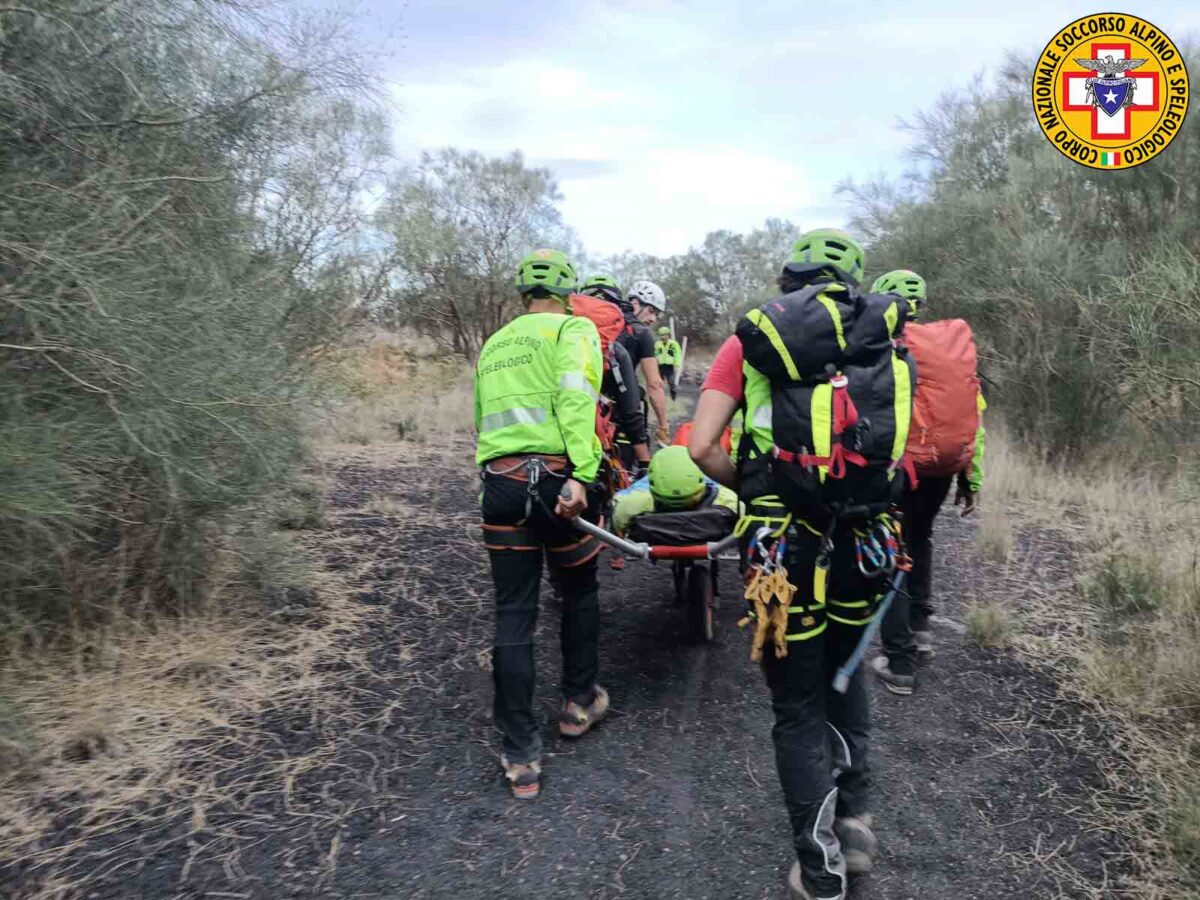 escursionista soccorso alpino etna