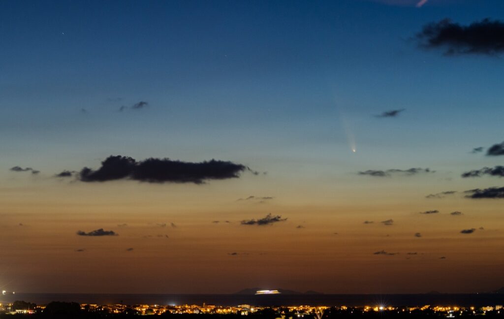 foto Cometa C2023 A3 Tsuchinshan-ATLAS Brosio Calabria