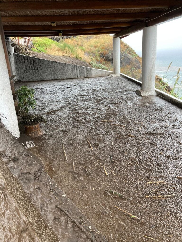 foto ginostra stromboli maltempo sicilia eolie oggi