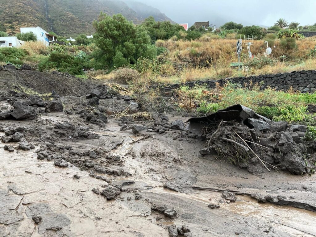 foto ginostra stromboli maltempo sicilia eolie oggi