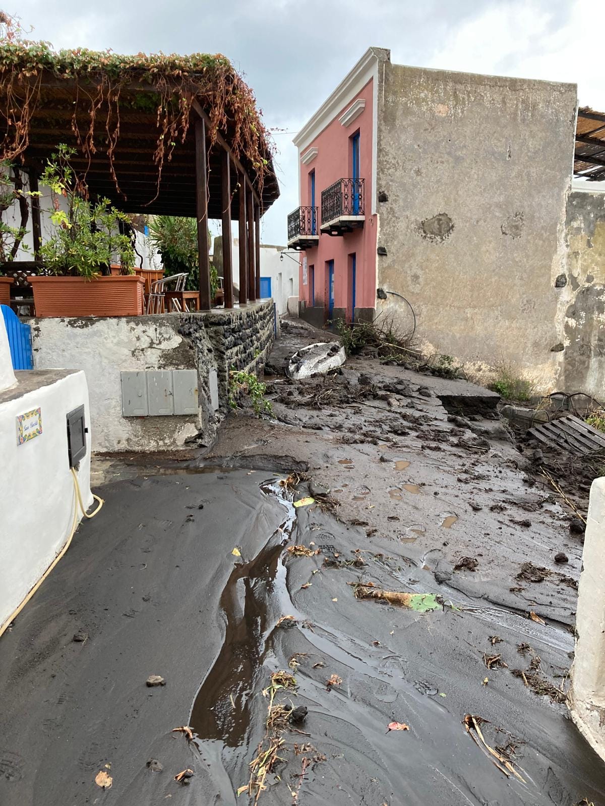 foto ginostra stromboli maltempo sicilia eolie oggi