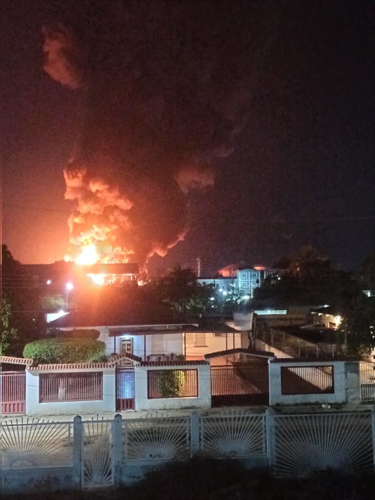 incendio venezuela fulmine