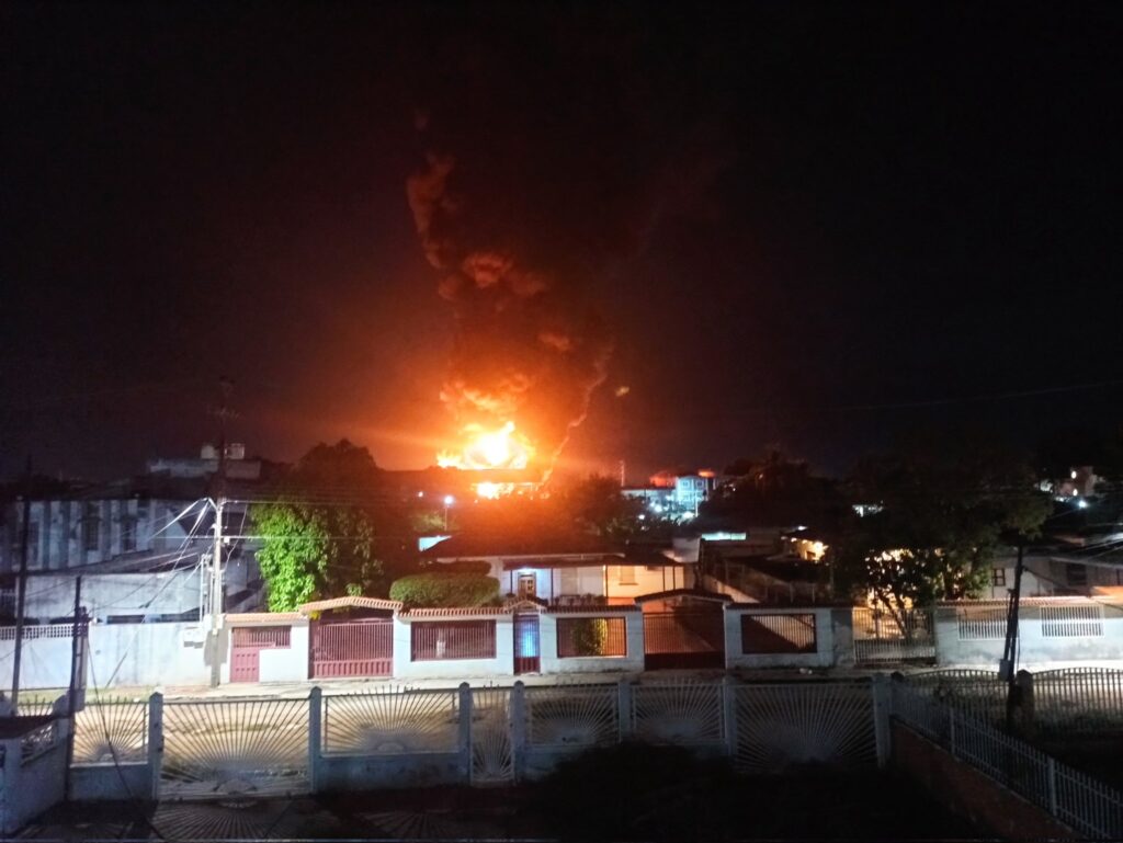 incendio venezuela fulmine