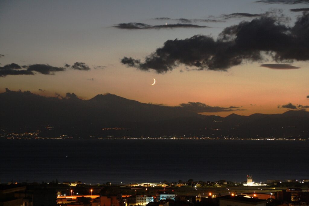 luna venere tramonto etna stretto di messina 5 ottobre 2024