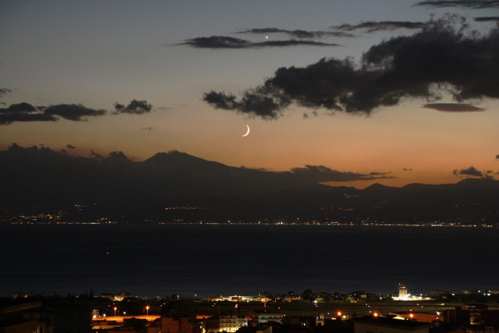 luna venere tramonto etna stretto di messina 5 ottobre 2024