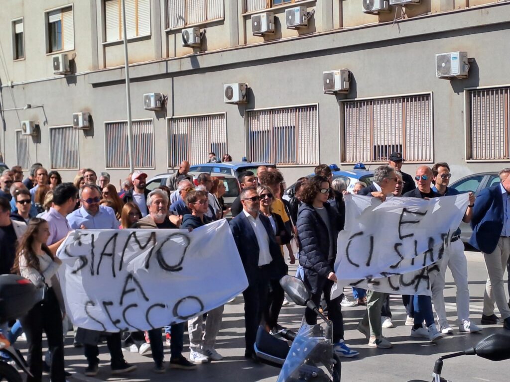 protesta crisi idrica caltanissetta