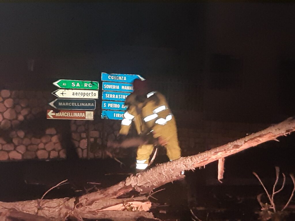 maltempo vento calabria cosenza