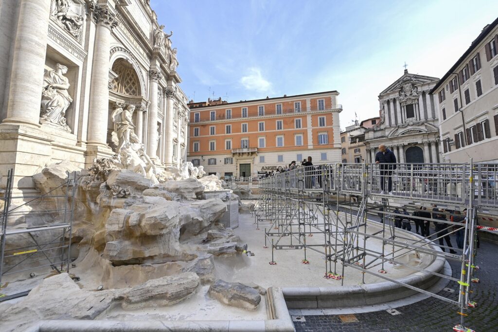 passarella fontana di trevi