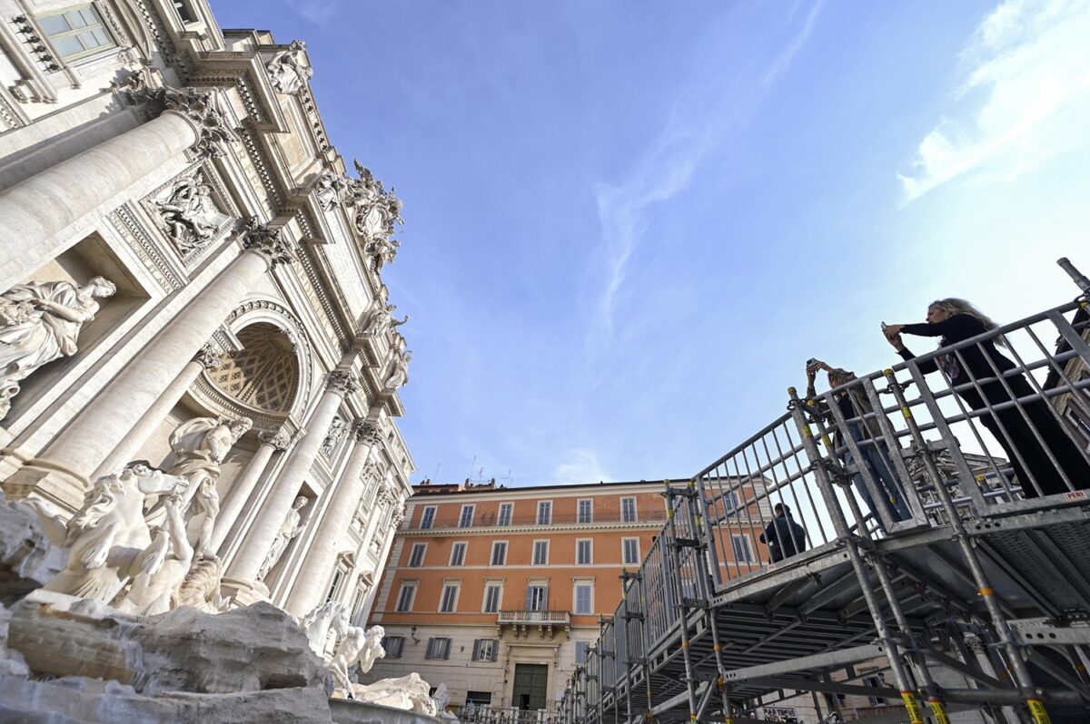 passarella fontana di trevi