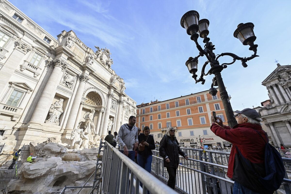 passarella fontana di trevi