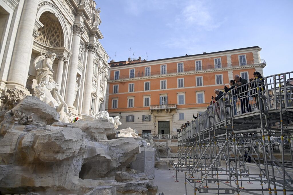 passarella fontana di trevi