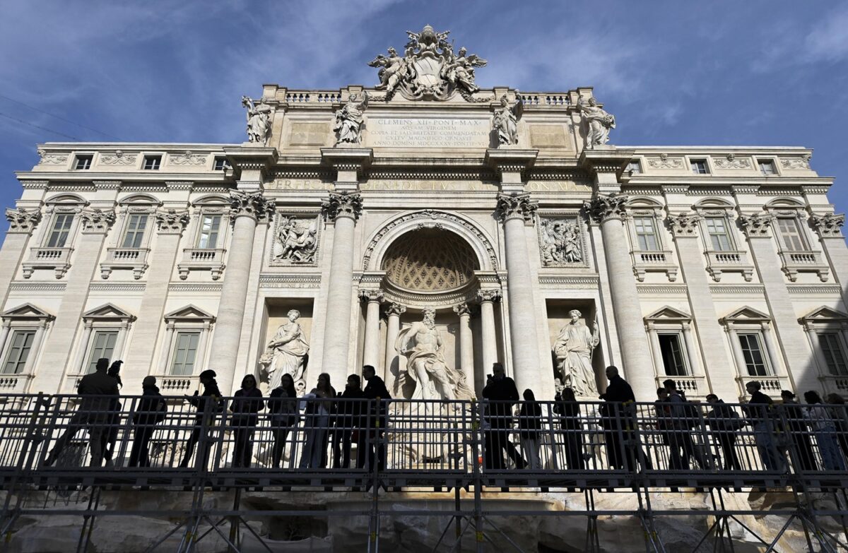 passarella fontana di trevi