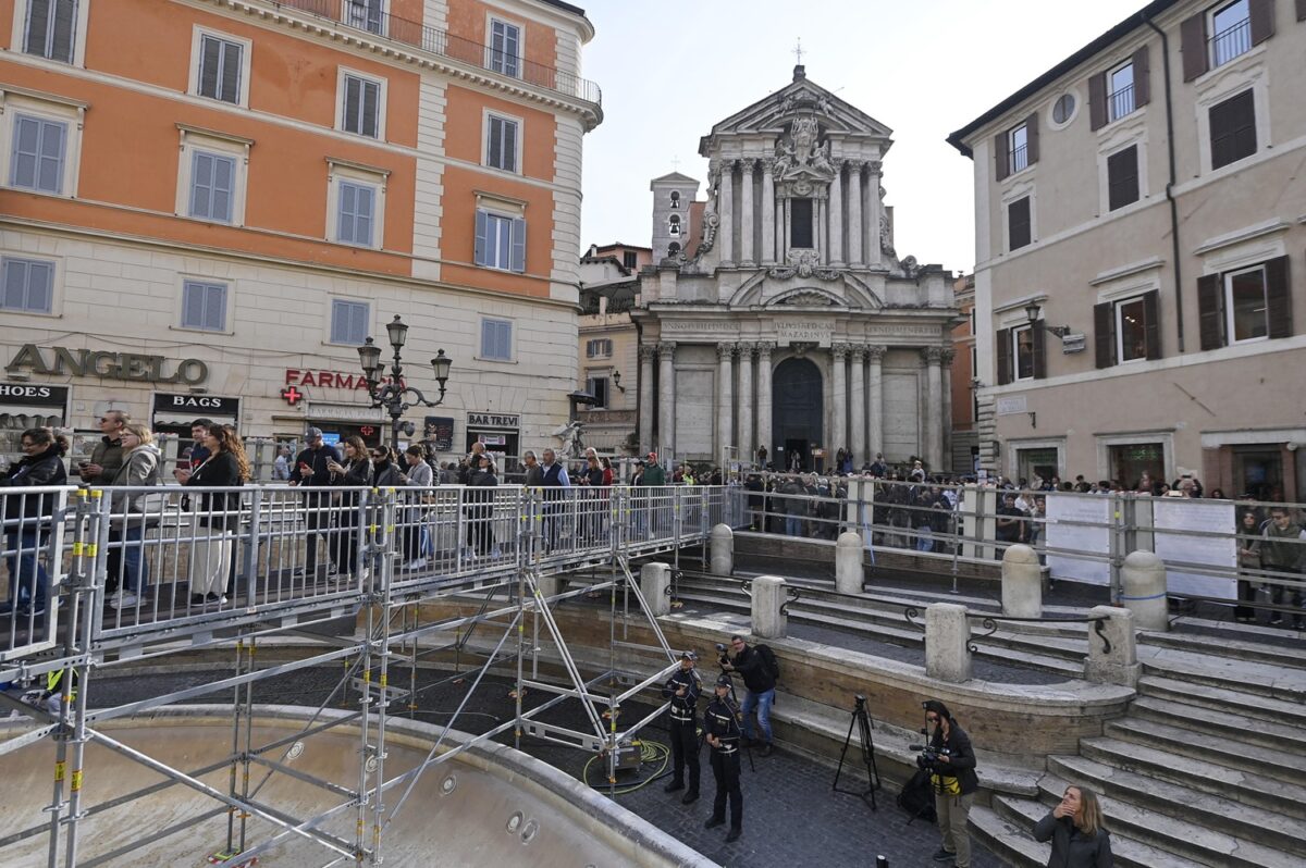 passarella fontana di trevi