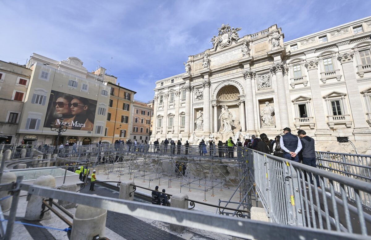 passarella fontana di trevi