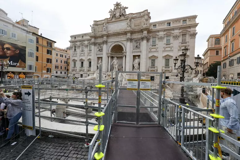 passerella fontana trevi