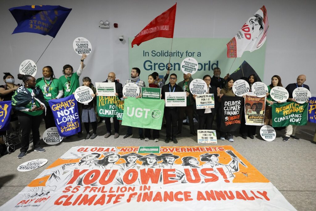 protesta attivisti cop29