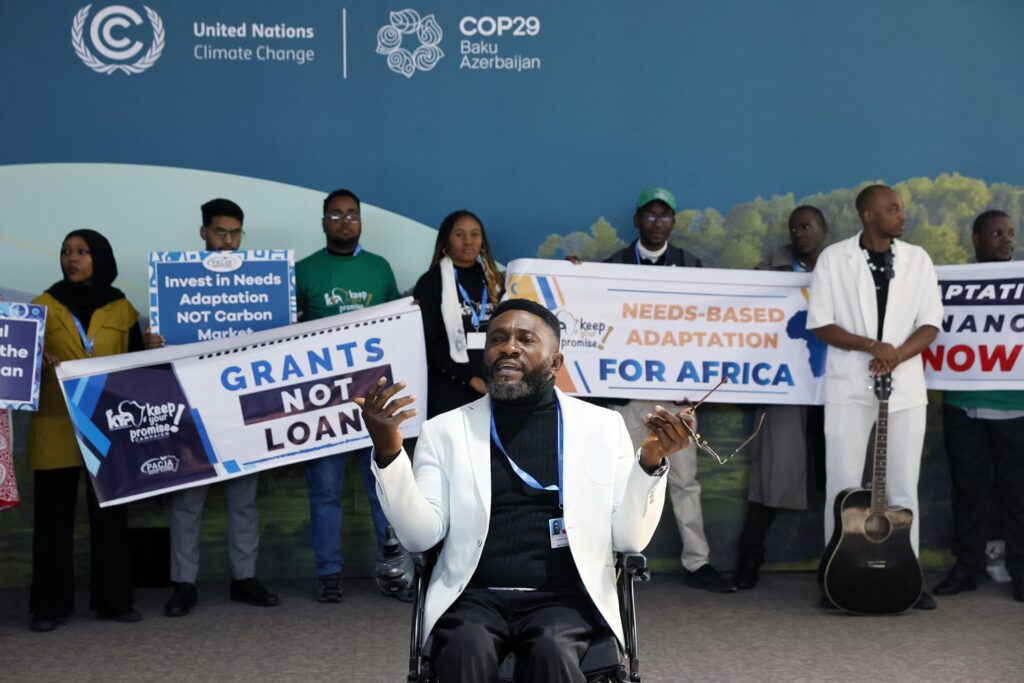 protesta attivisti cop29