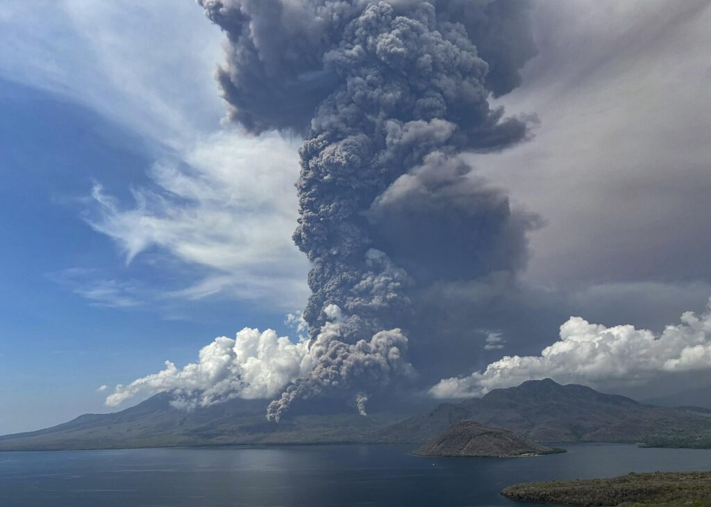 vulcano eruzione indonesia