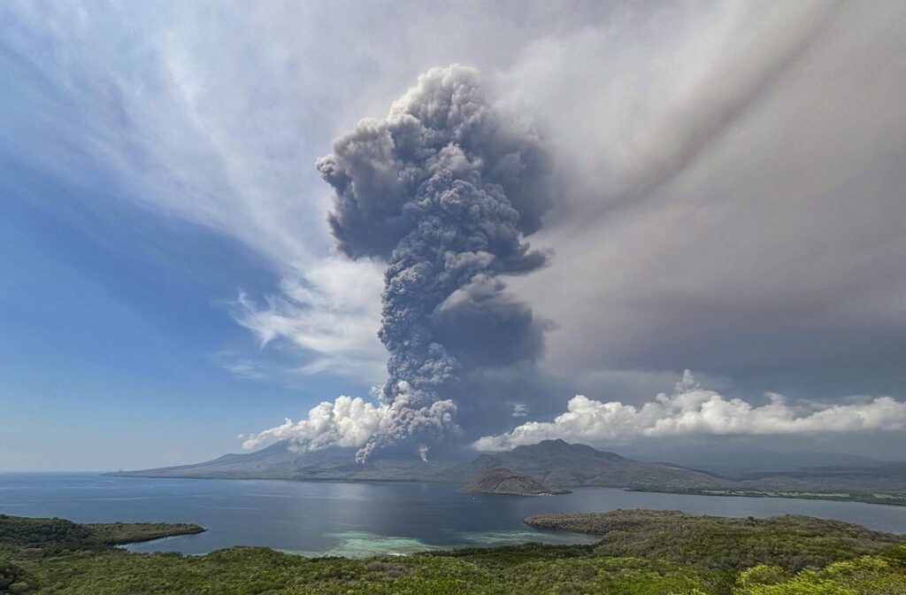 vulcano eruzione indonesia