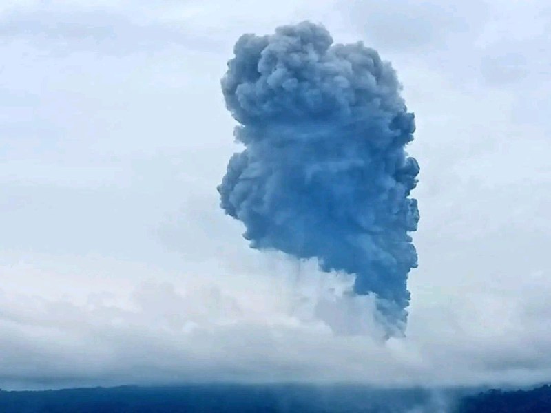 Dukono eruzione vulcano indonesia