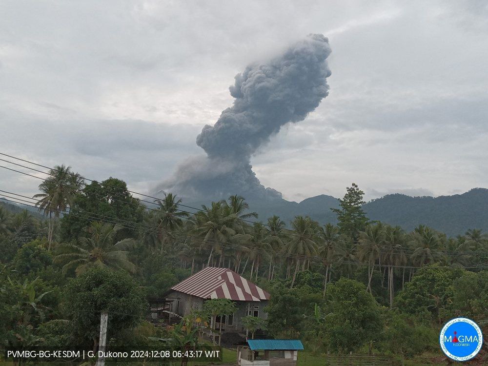 Dukono eruzione vulcano indonesia