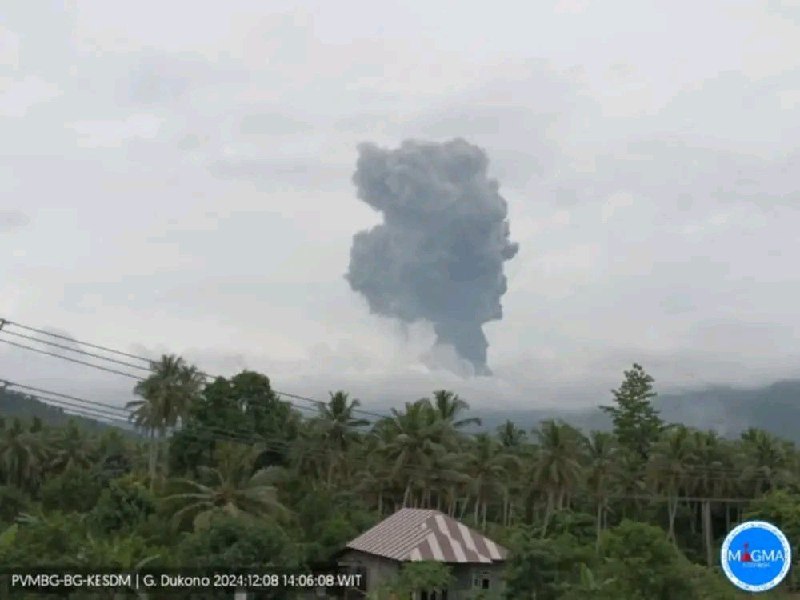 Dukono eruzione vulcano indonesia